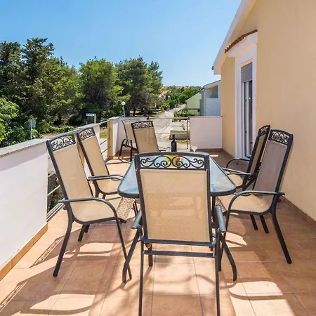 Apartment In Vir - Insel Vir 41328