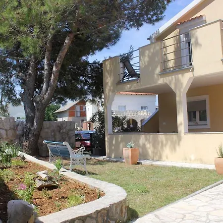 Apartment In Vir - Insel Vir 41328