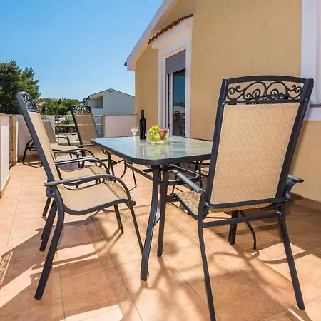 Apartment In Vir - Insel Vir 41328
